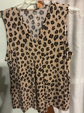 croft & barrow Tan and Black Leopard Print V-Neck Sleeveless Top